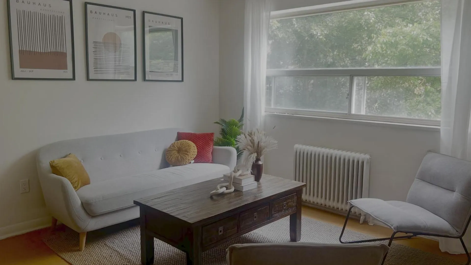 Cozy Upper Beaches Apartment Toronto