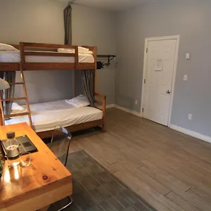  Hostal The Clarence Park
